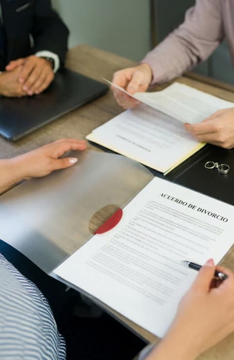 Especialista en derecho de familia, sucesiones e inmobiliario en Teo